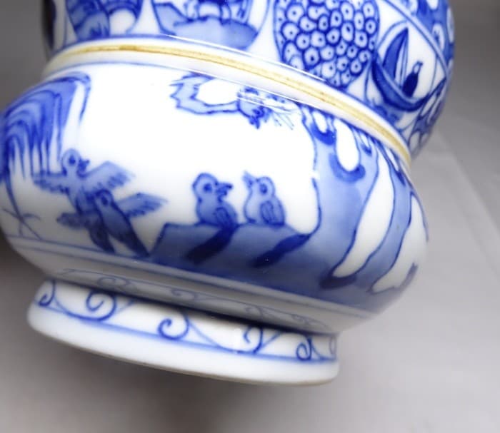 B0674: Japanese fine blue-and-white porcelain incense burner of popular SHONZUI 6