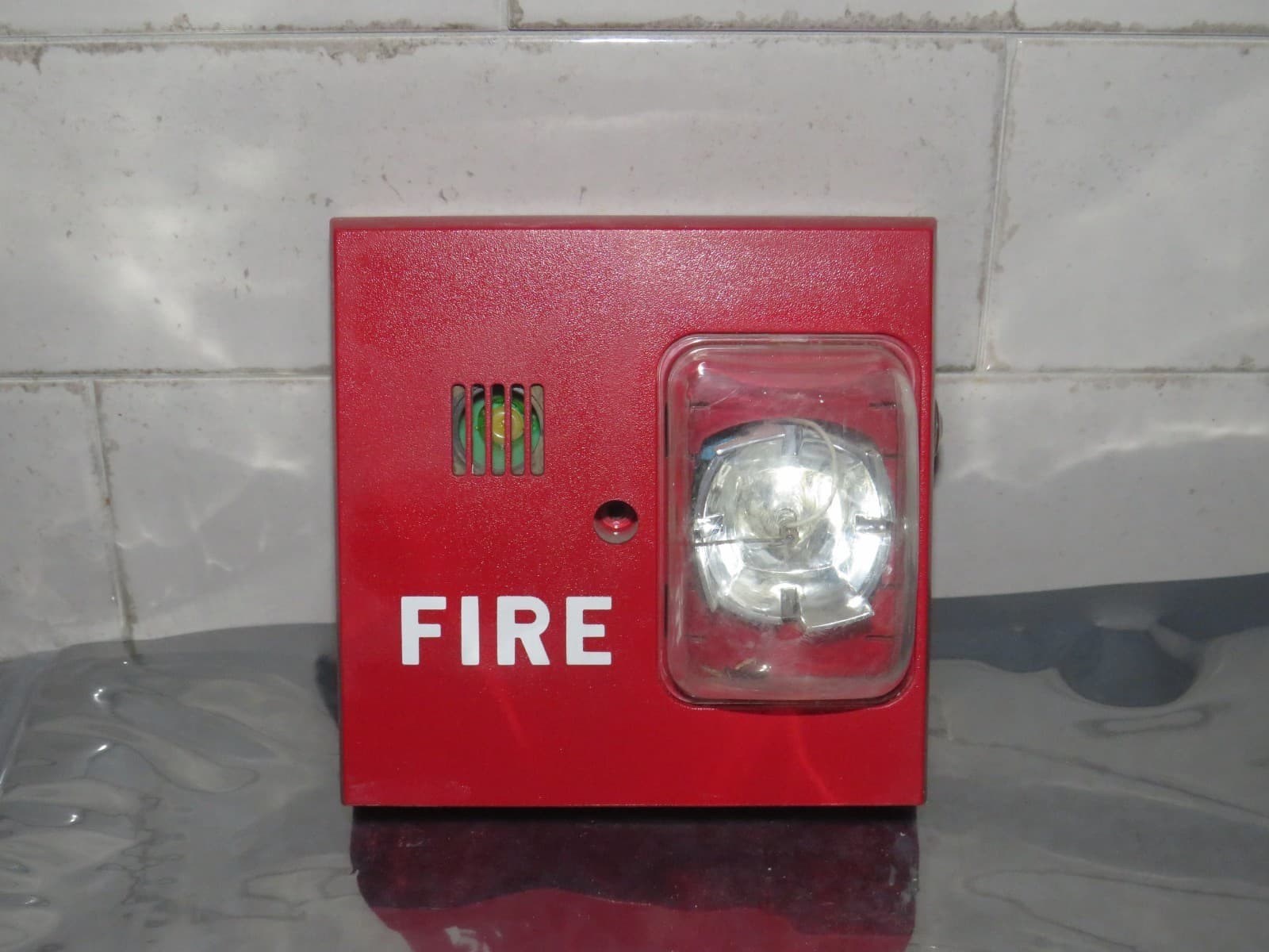 SIEMENS U-MHU-MCS FIRE ALARM RED HORN STROBE LARGE QUANTITY AVAILABLE