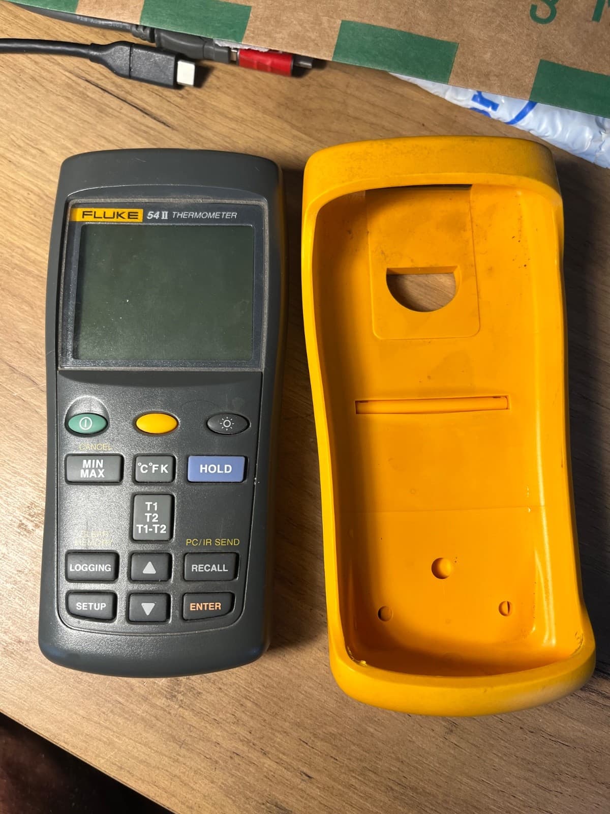 Fluke 54 II Themometer  for Parts Broken Battery Contact As Is Untested