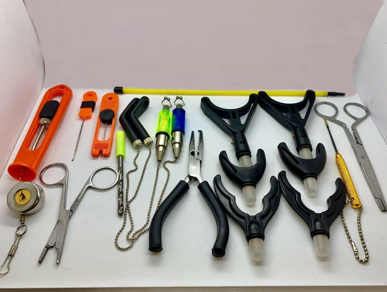 SUPREME CARP FISHING TOOLS KIT, BITE ALARM, CATAPULT, ZINGER, NEEDLES 2