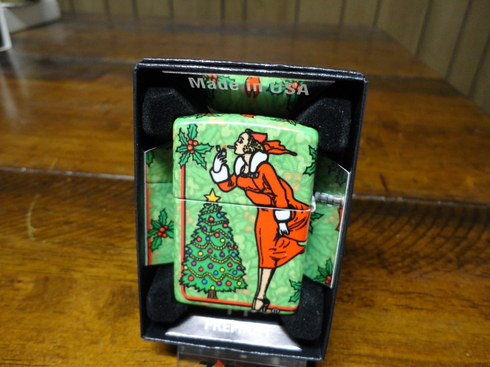WINDY MERRY CHRISTMAS TREE HOLLY FLAME 540 DESIGN ZIPPO LIGHTER MINT IN BOX 2023 2