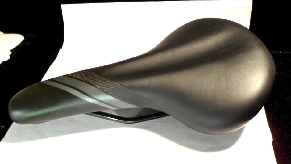 BLACK / GRAY DDK LIV CITY HYBRID PRO ACTIVE BICYCLE SEAT SADDLE ROAD TOURING VGC 2