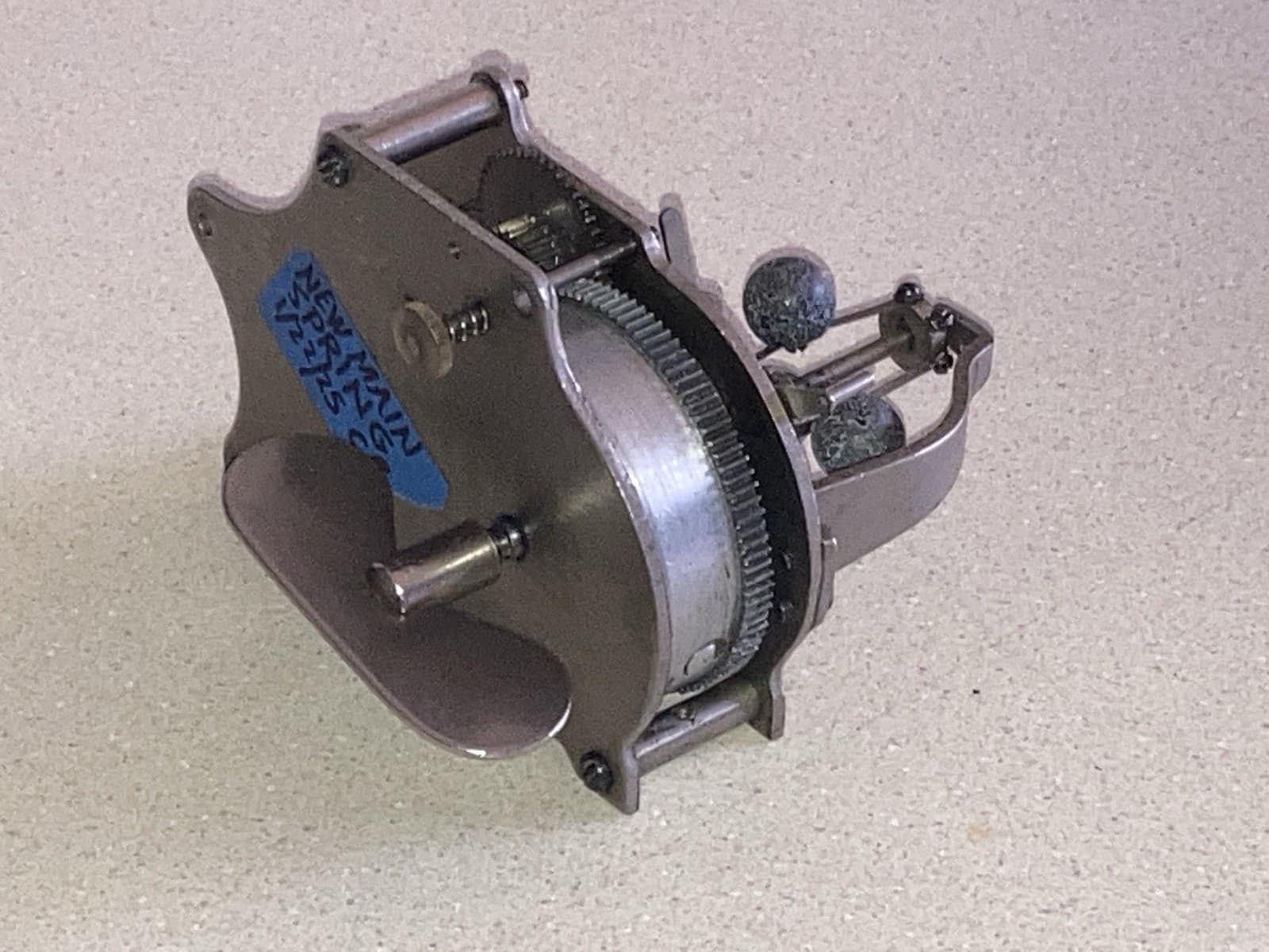 Rebuilt Columbia ‘Q’ Cylinder Phonograph Motor-New Main Spring, with Winding Key 4