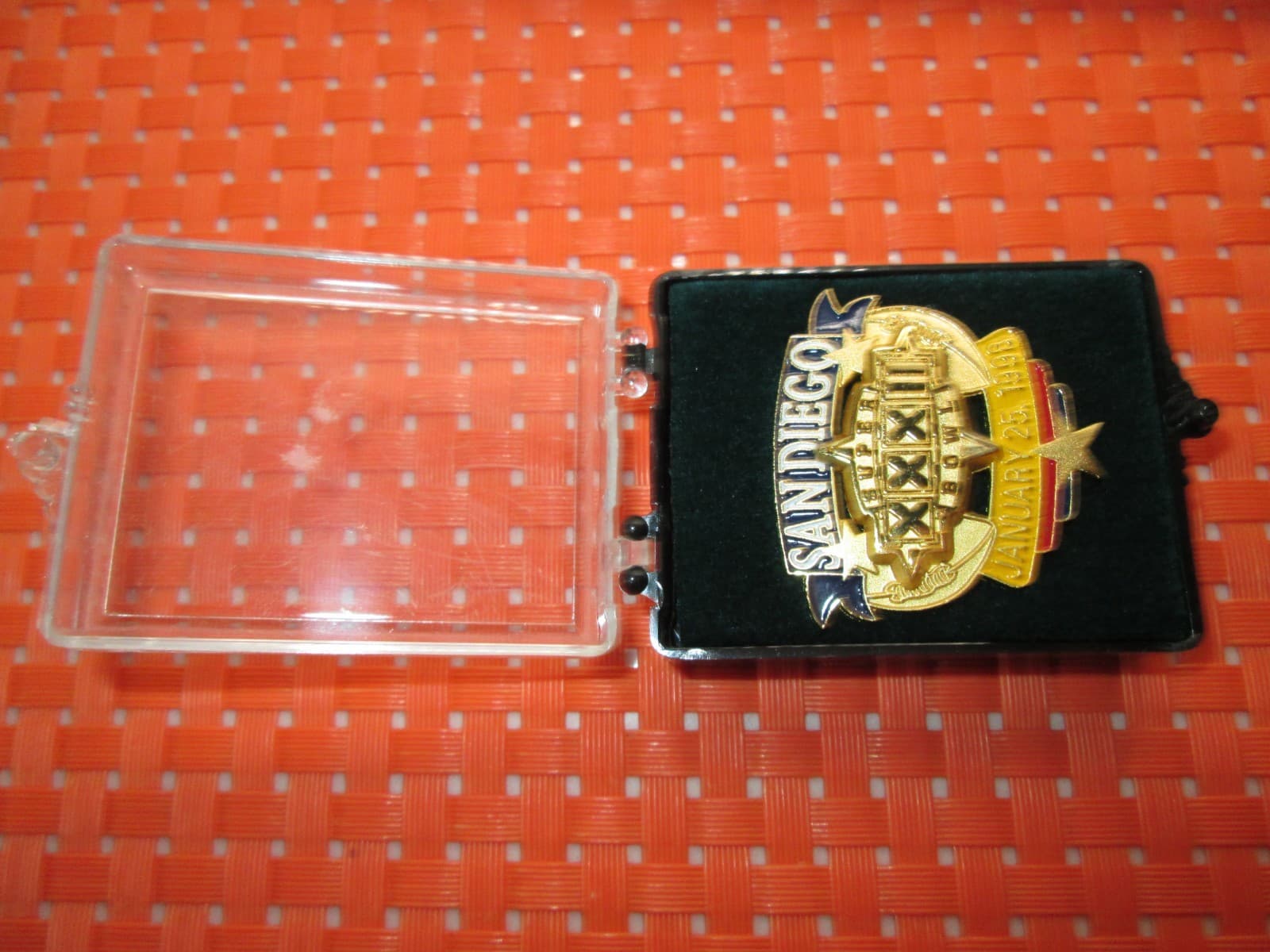 SUPER BOWL XXXII, January 25, 1998, San Diego Pin & Case 4