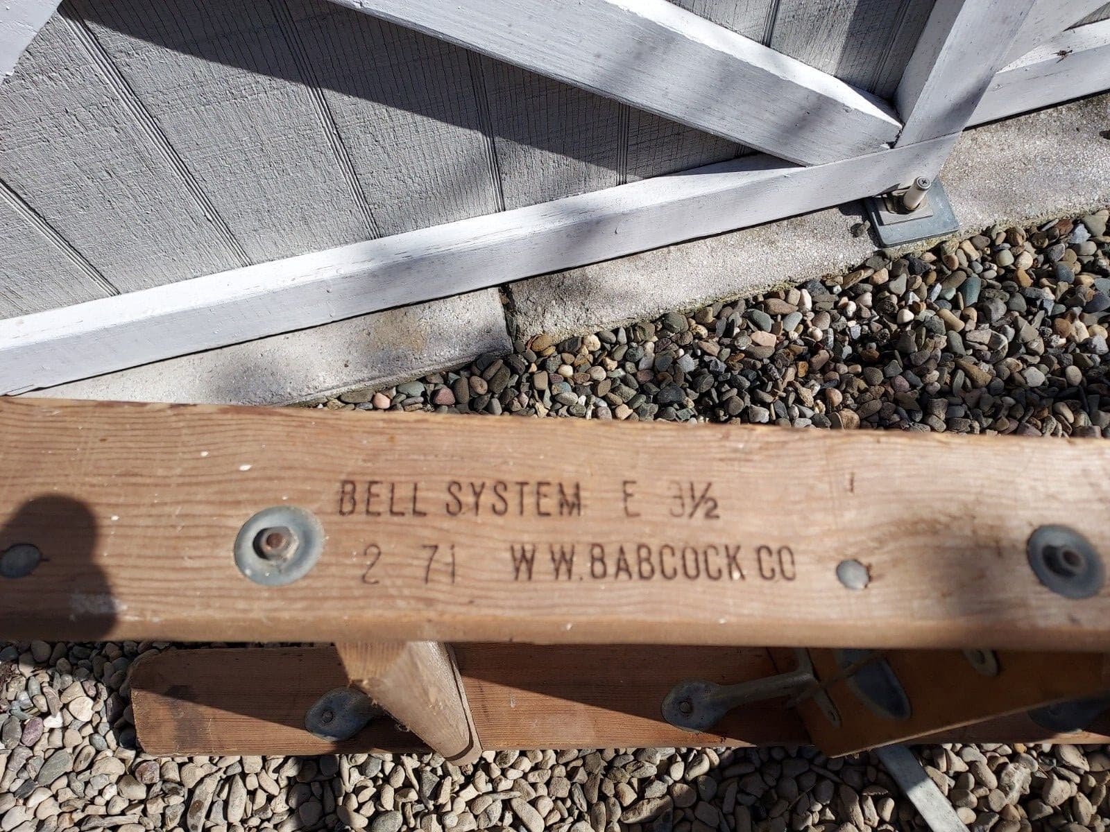 BELL SYSTEMS 3.5 FT WOODEN STEP LADDER 41" HIGH X 16" AT BASE X 13" AT TOP SHELF 2