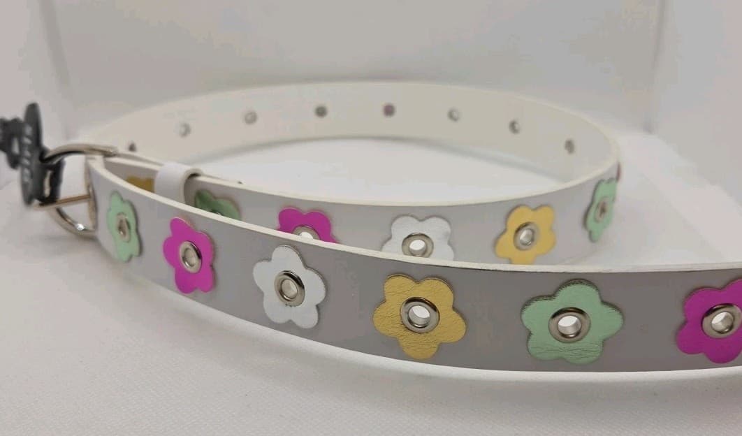 Girls White Flower Belt Size Medium New 5