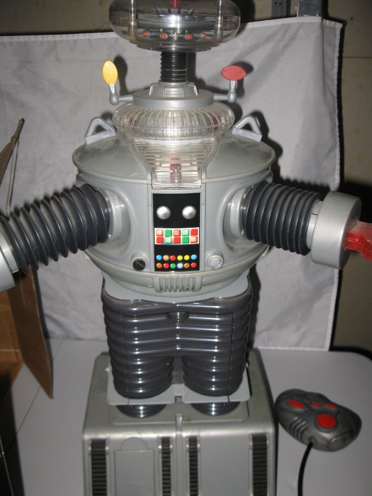 1998 Trendmasters Lost In Space Large RC 24” B-9 Robot w/ Remote,  Box, Used