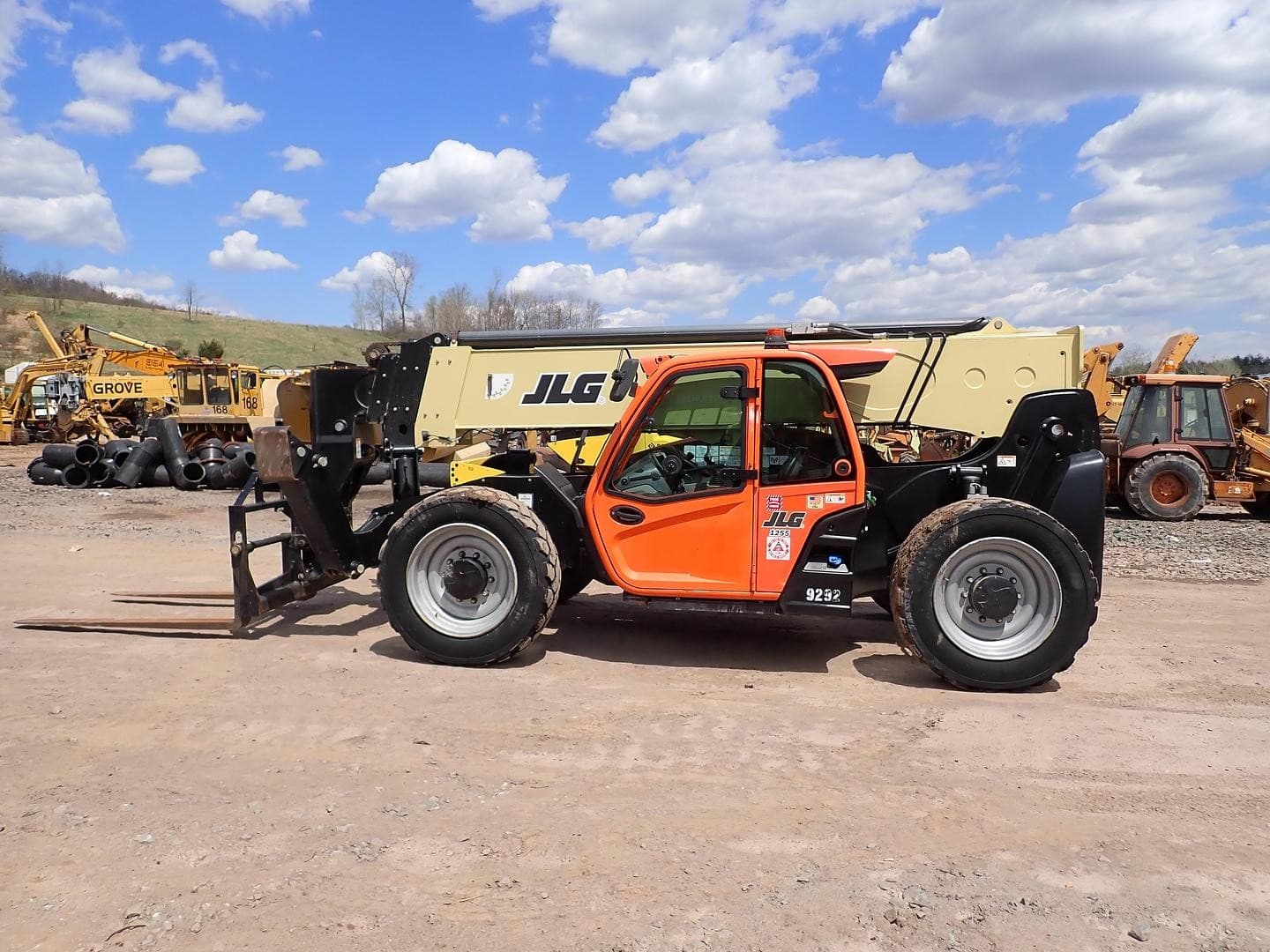 2020 JLG 1255 Telehandler LOW HOURS! EROPS A/C 12K LBS 72" FORKS 2