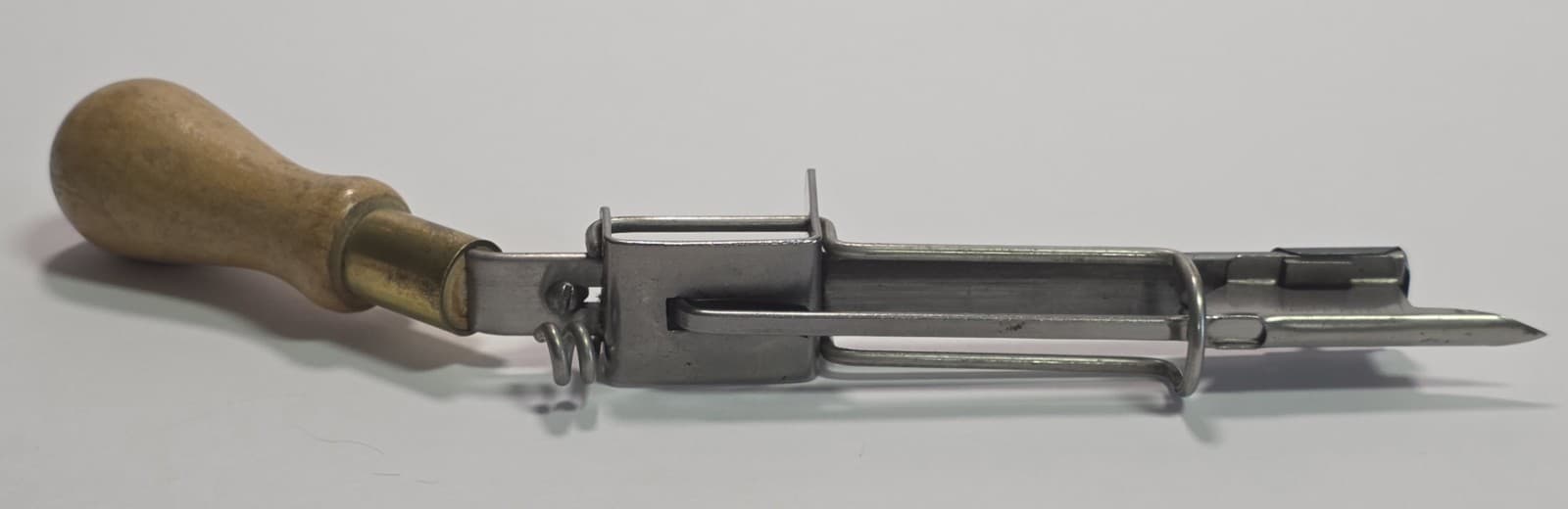 Vintage Bluenose Rug Hooker with Original Box 4