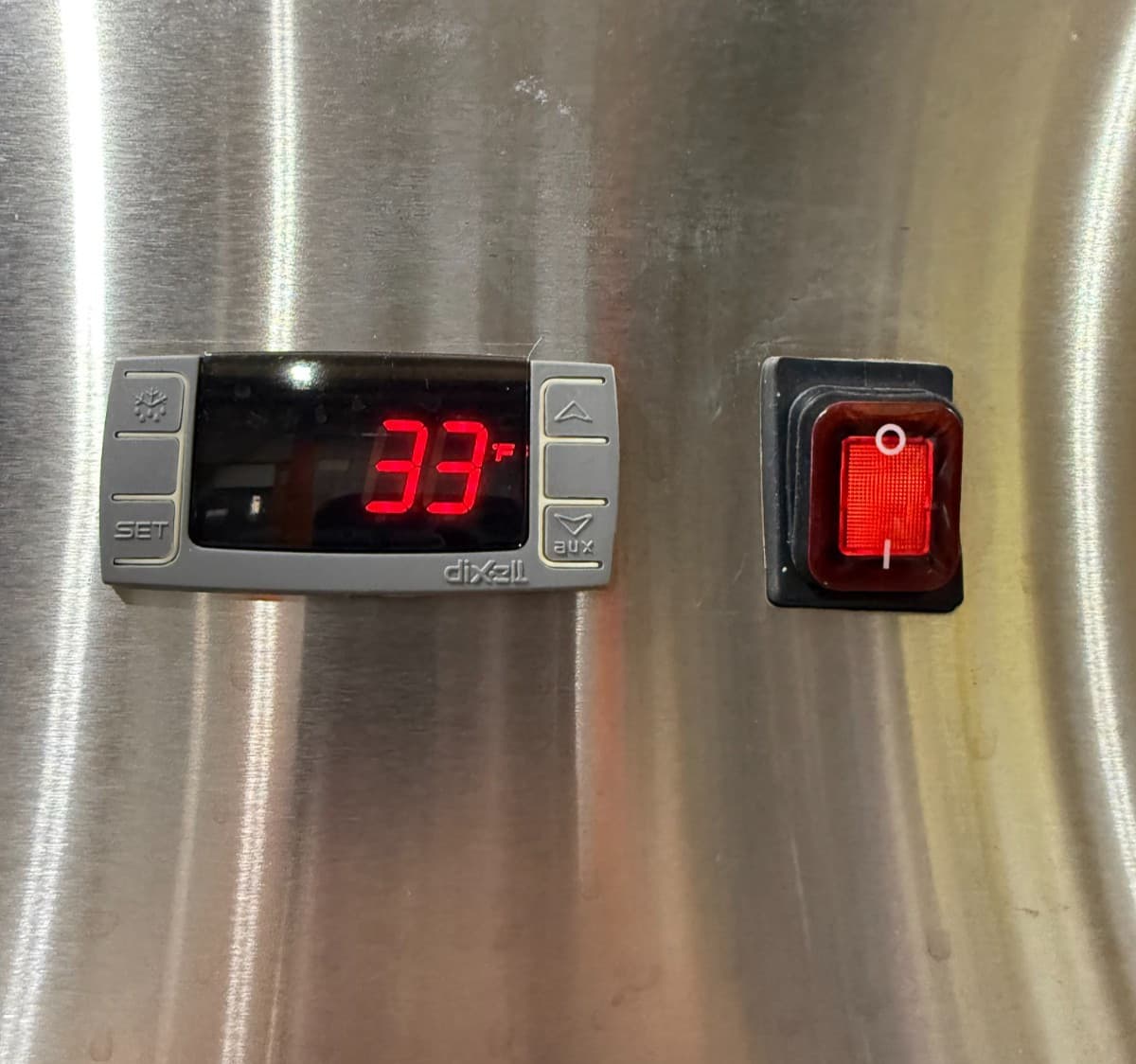 Arctic Air AGR23 1 Solid Door Bottom Mount Reach-In Refrigerator | 23 cu. ft. 6