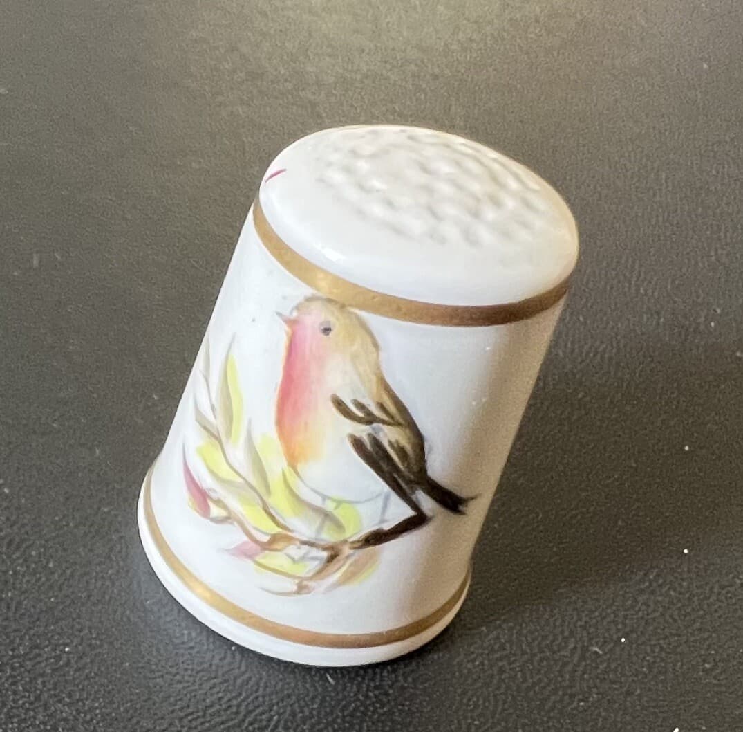 Thimble - Royal Worcester -  Bird - Robin(?) - Fine Bone China - P Dunkley 2