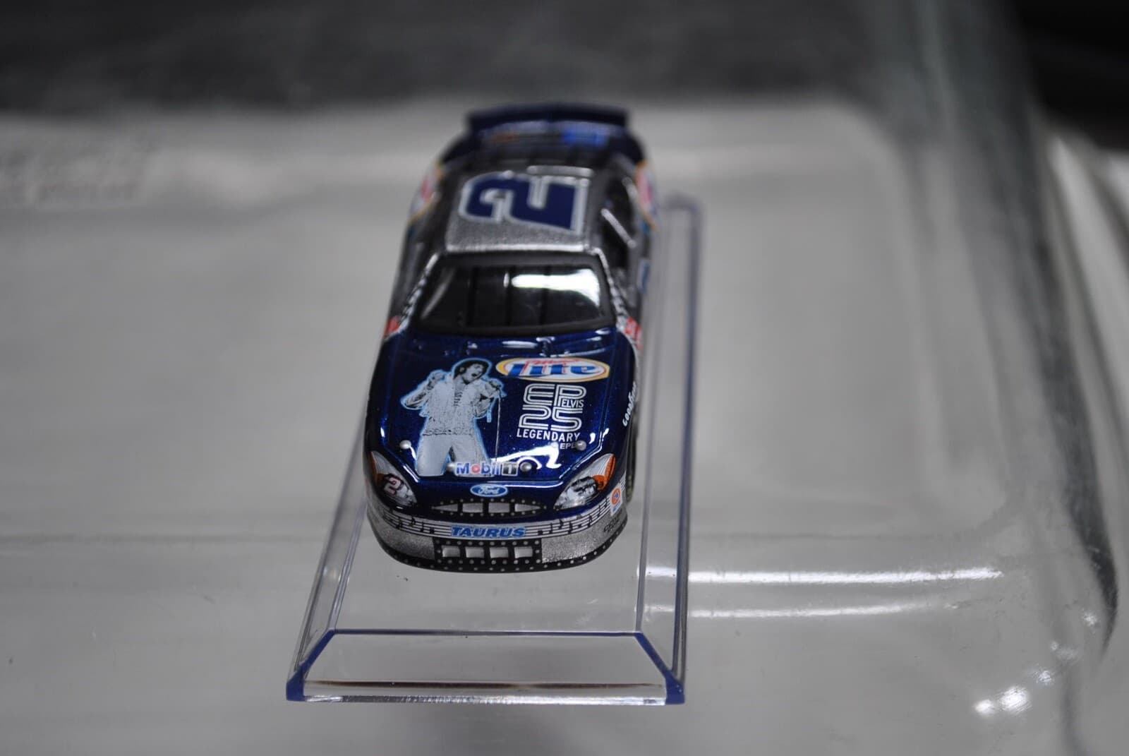 Nascar Rusty Wallace MILLER LITE /ELVIS PRESLEY 25TH ANNIVERSARY 1:64 CAR IN TIN 4