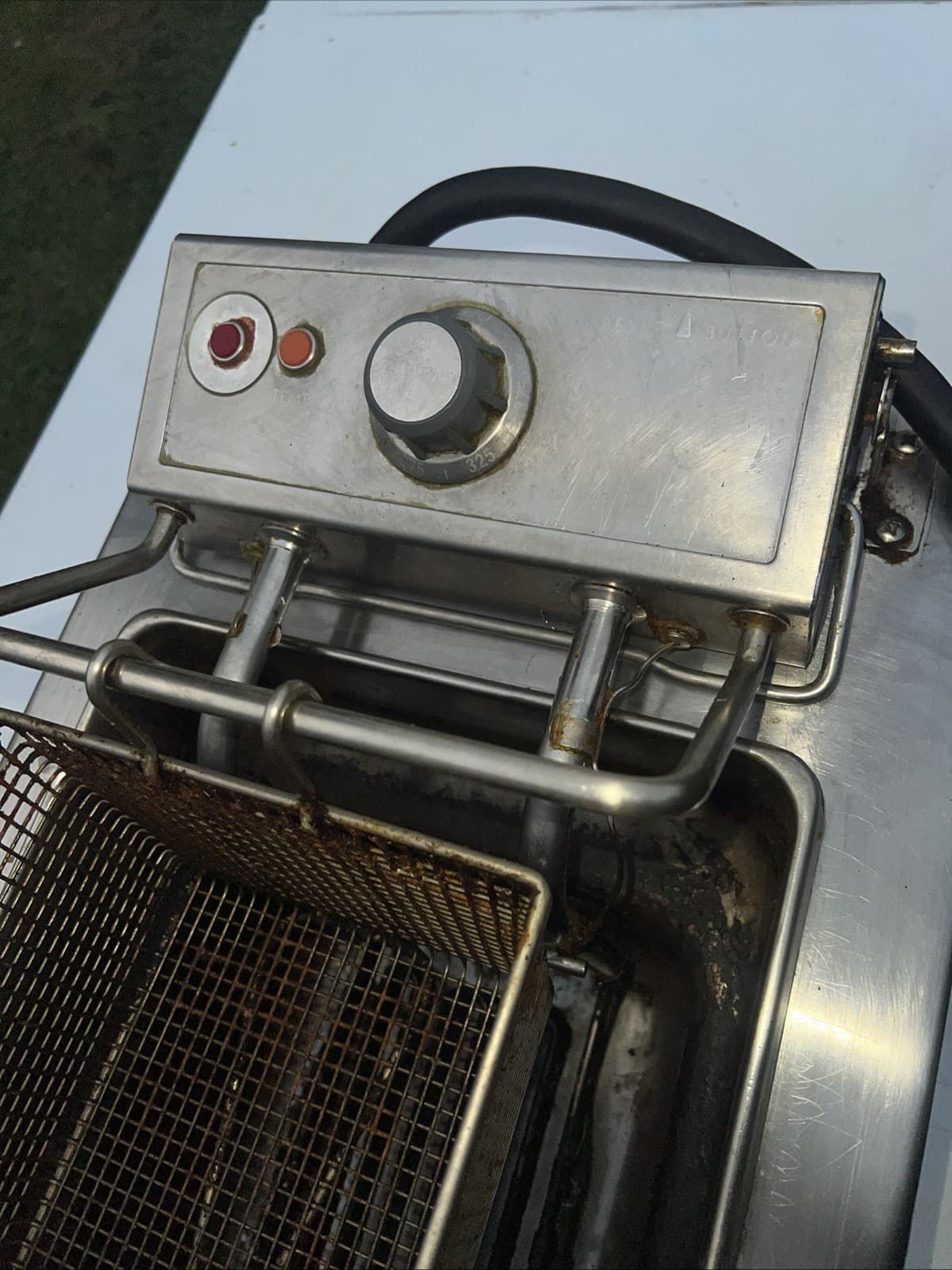 Wells F-49 Countertop 15lb Low Wattage Single Basket Electric Fryer -needs clean 6