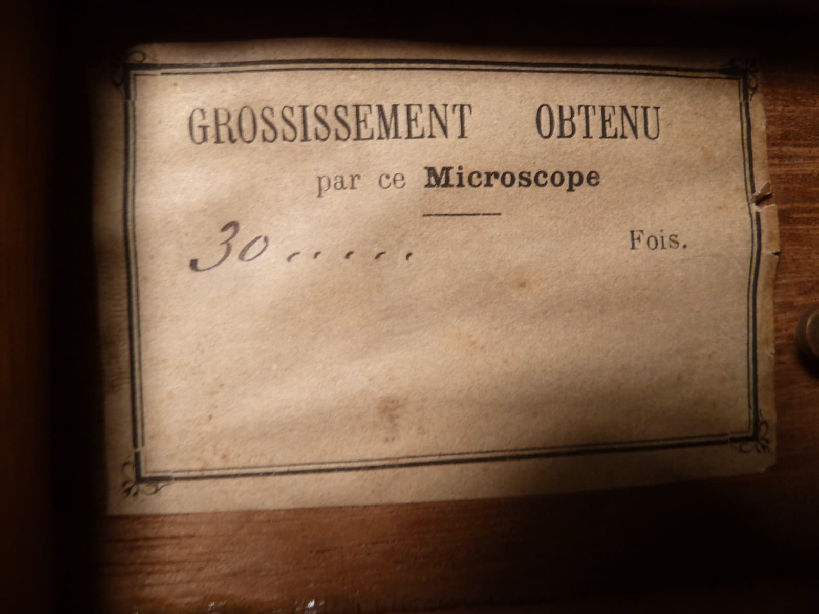 Antique French Field Microscope Grossissement Obtenu 30 Fois w/tweezers, 2 Slide 3