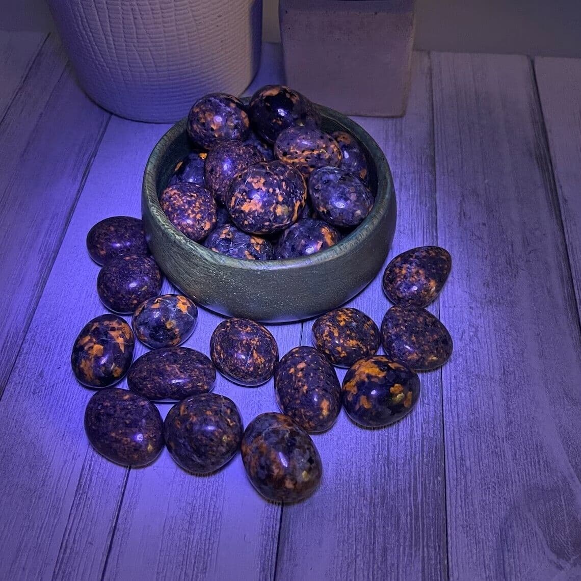 10Pack-Natural Yooperlite UV Fluorescent Glowing Fire Rocks Flame Tumbled Stone