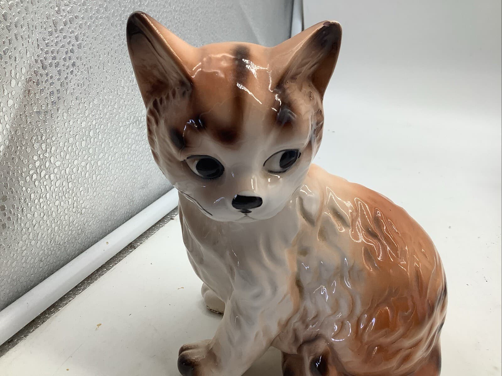 Vintage Artmark Kitty Cat Bank W Plug 6” Tall Nick In Ear Brown White Cute! 3