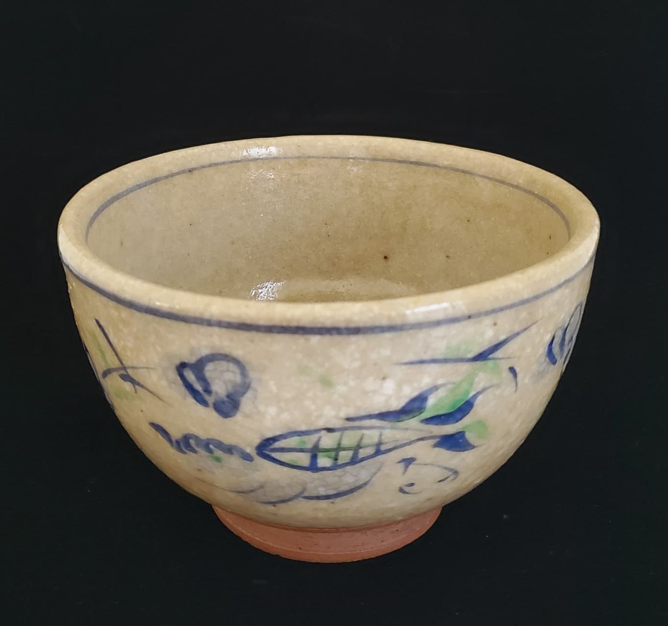 ANTIQUE JAPANESE GLAZED POTTERY FLORAL FISH OLD BOWL SIGNED 4