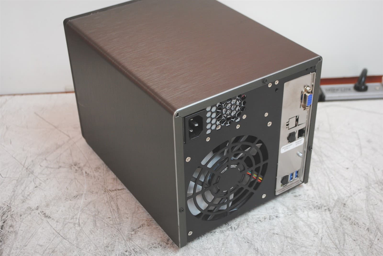 Datto S3B500 4-Bay Network Attached Storage 2 Caddies No Drives No Software 5