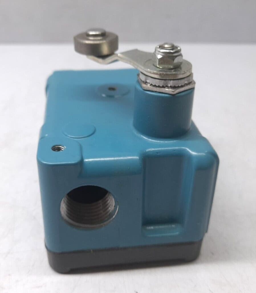 Honeywell OPD-AR 1640 Micro Switch Roller Lever OPDAR Enclosed Limit Switch 5