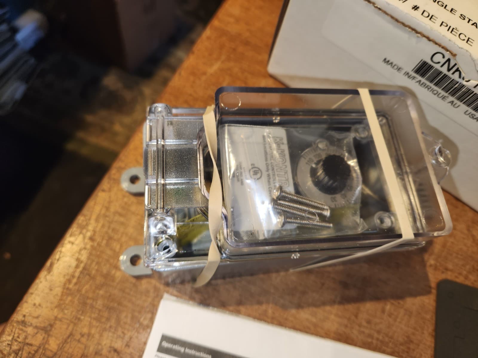 NEW WEATHERPROOF LINE VOLTAGE THERMOSTAT CANARM MODEL KJ16110 SHIPS FREE 4