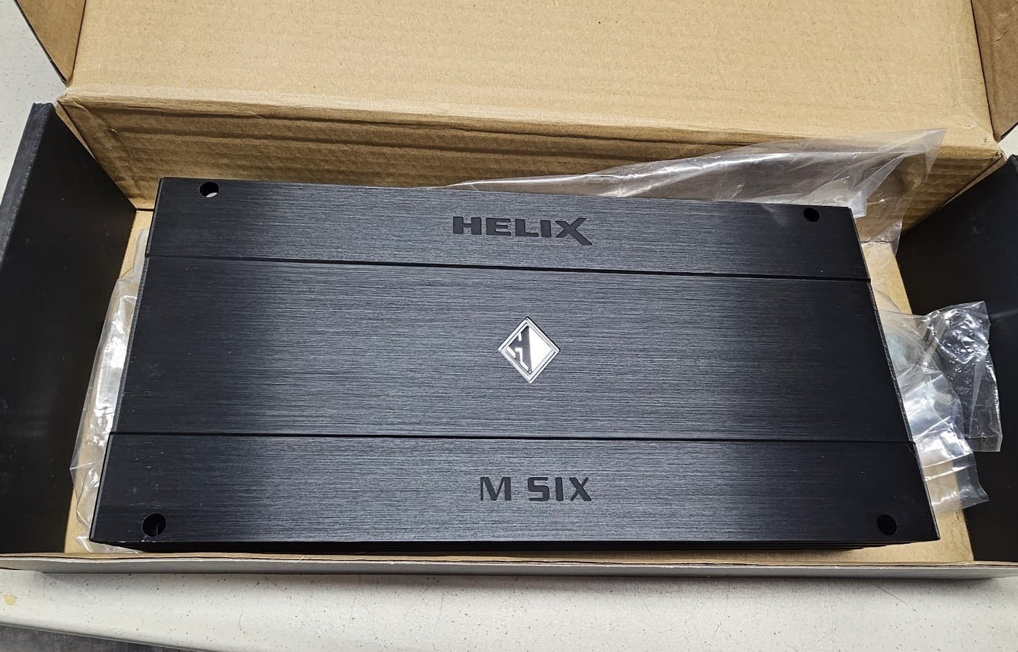 HELIX M SIX 6-Channel Amplifier, 6x100w or 3x200w RMS @ 4 Ohm, Class D -Open Box 4