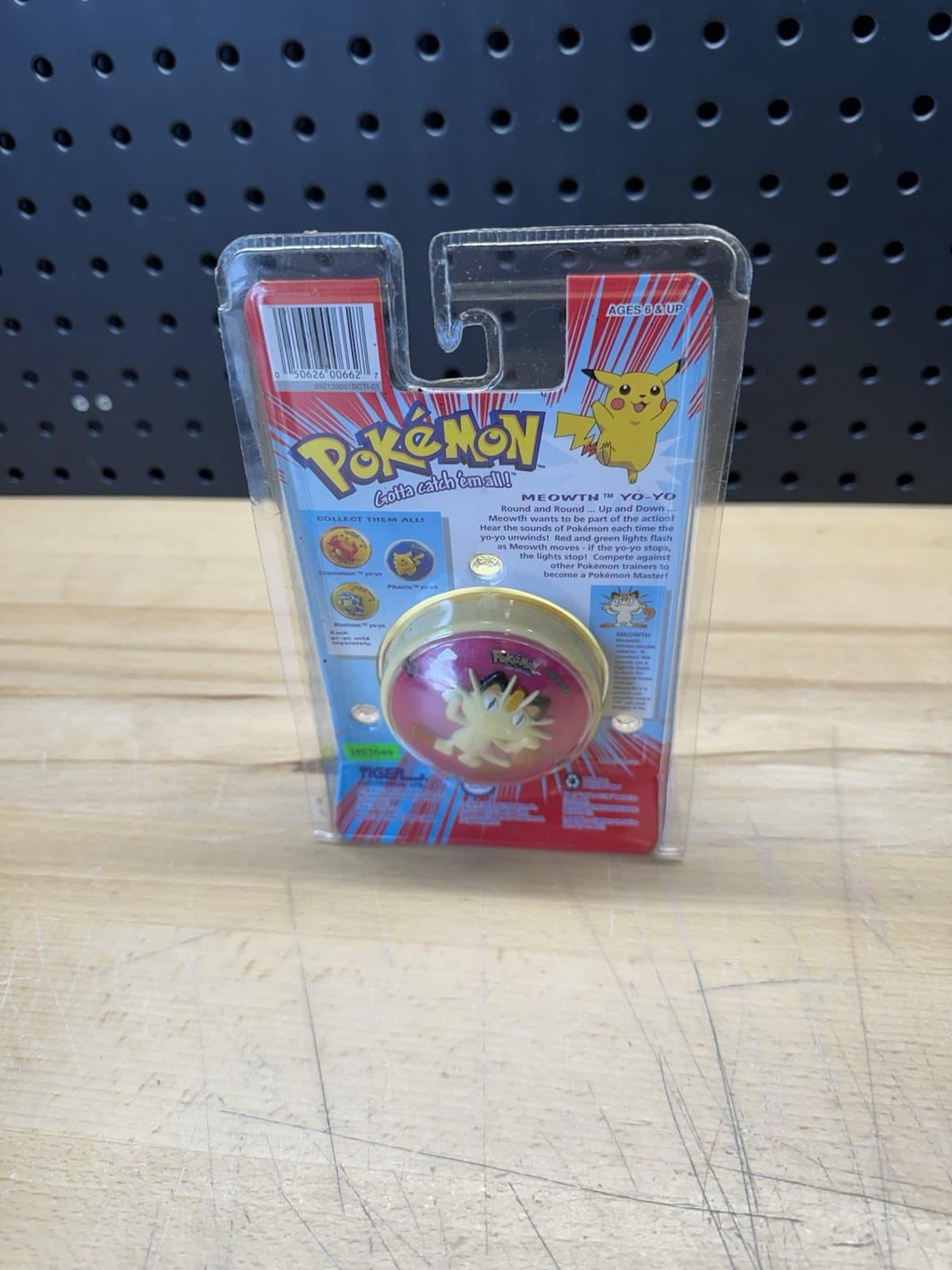1998 Pokémon Meowth Electronic Yo-Yo Flashing Lights SEALED Vintage Tiger Toys 2