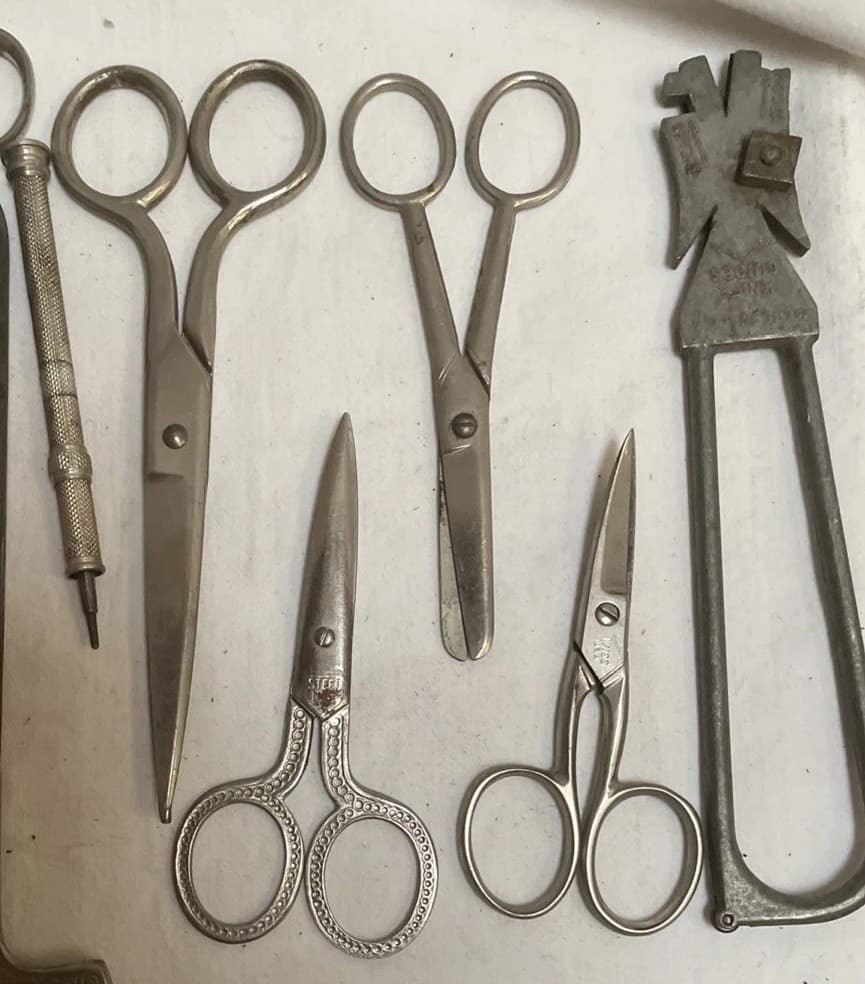 VINTAGE 20’s TO 50'S BARBER LOT OF SCISSORS/SHEARS & MISC. ITEMS - FROM ESTATE 4