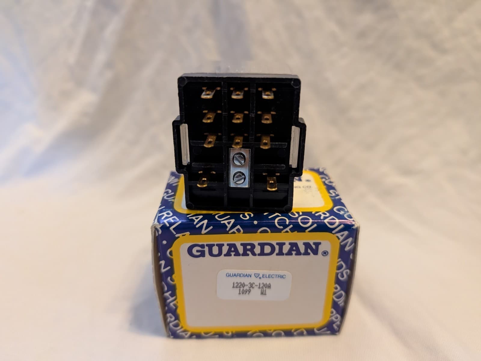 Guardian Electric 1220-3C-120A Power Relay 10A 120VAC Coil 3PDT Plug-In NOS 2
