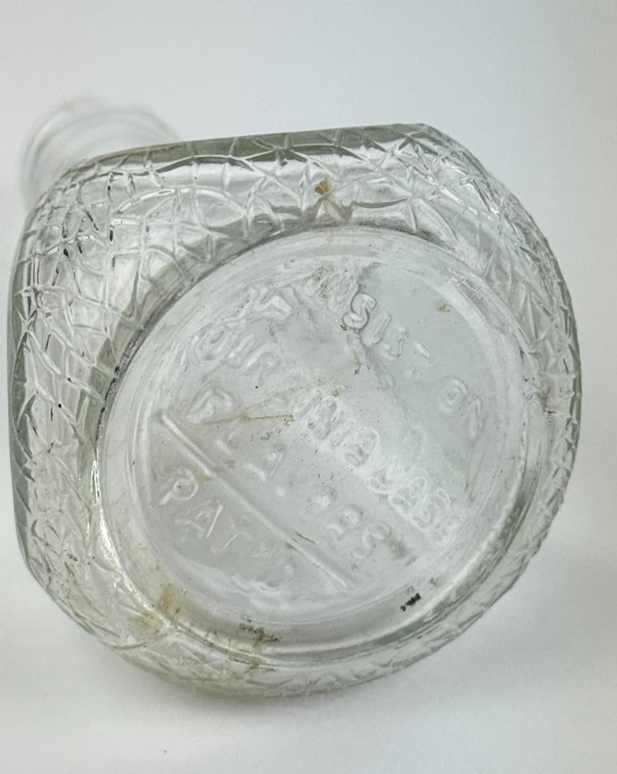 Vintage "INSIST ON VIRGINIA DARE FLAVORS"  1.5 oz. Clear Glass bottle 4