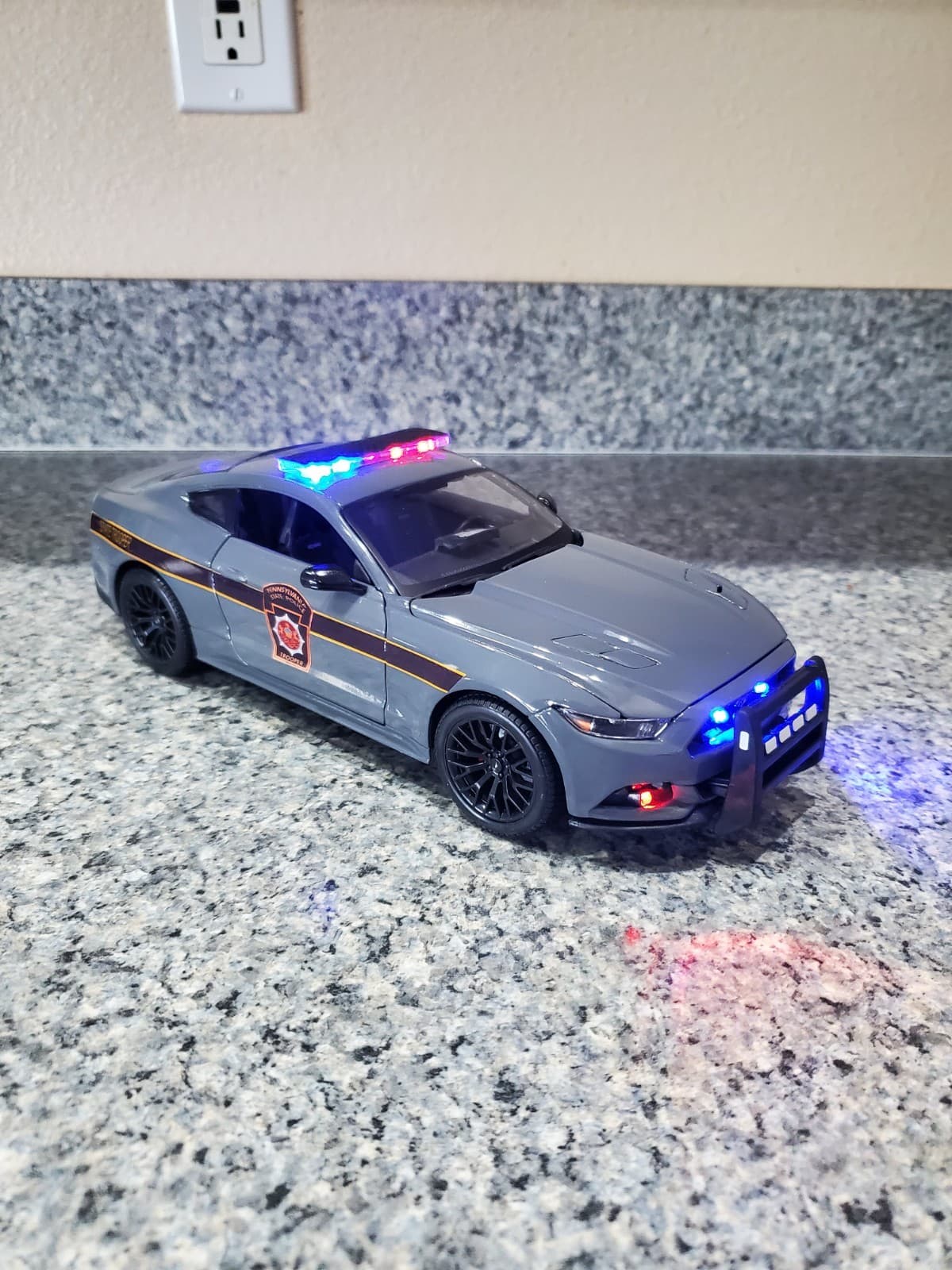 Pennsylvania State Trooper -   Ford Mustang w/ All Flashing Lights 5