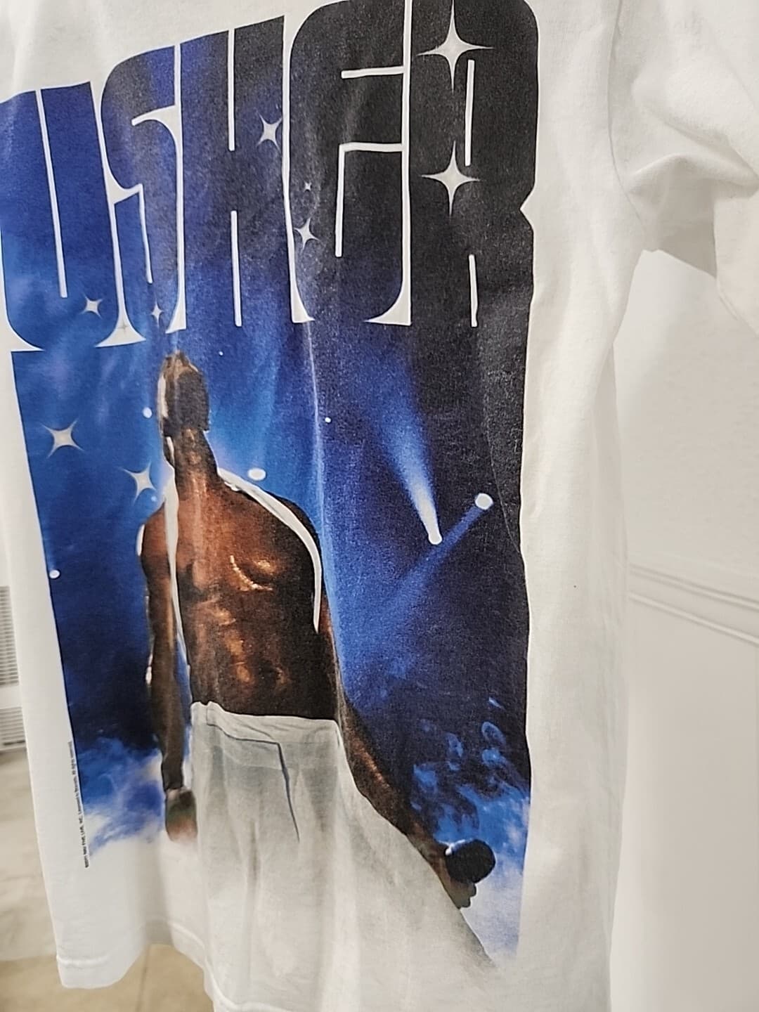 Usher Unisex 2011 OMG Tour Concert White Graphic T-Shirt Small/Medium 2