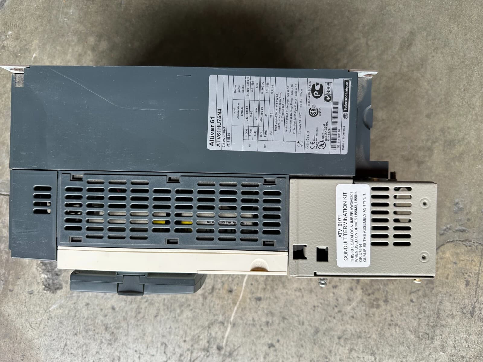 Schnieder Altivar 61 ATV61HU75N4 Square D 17.6A 460V 10HP Altivar 61  USED 3