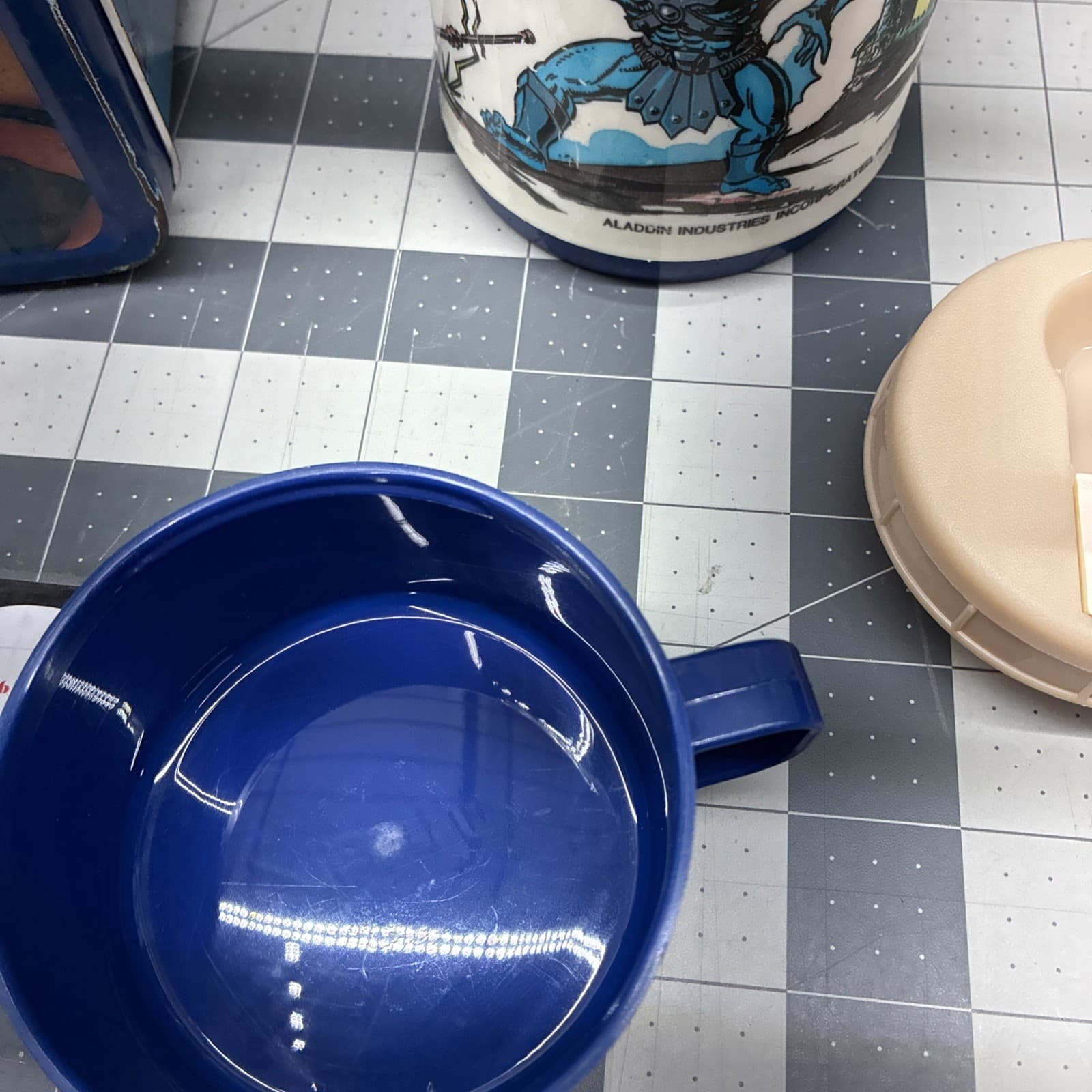 Vtg. 1984 He-Man and the Masters of the Universe Metal Lunch Box With Thermos 5