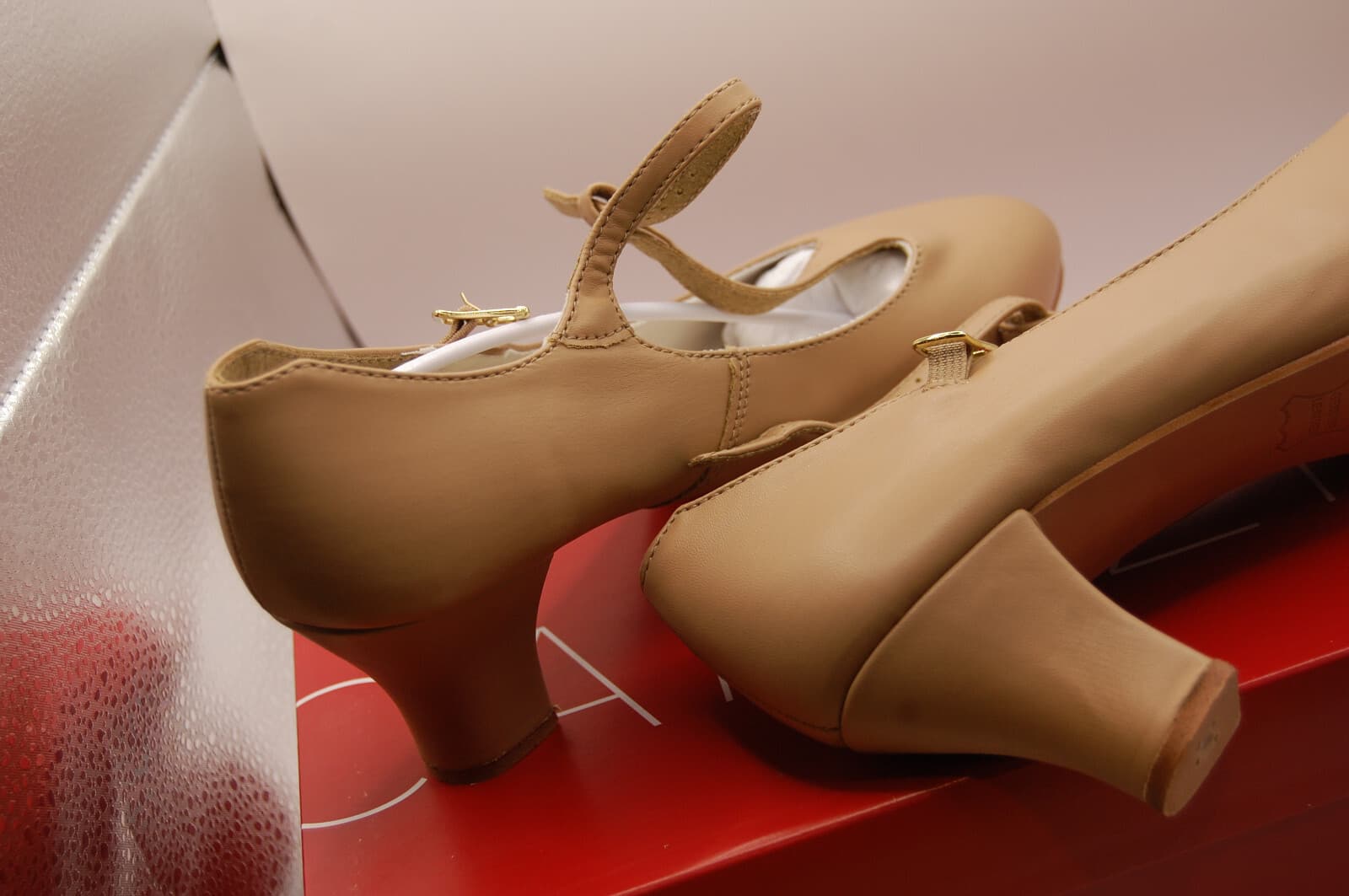 NIB Capezio Jr. Footlight T Character Shoe 750 $58.99  CAR 8 W Wide Not ret 5