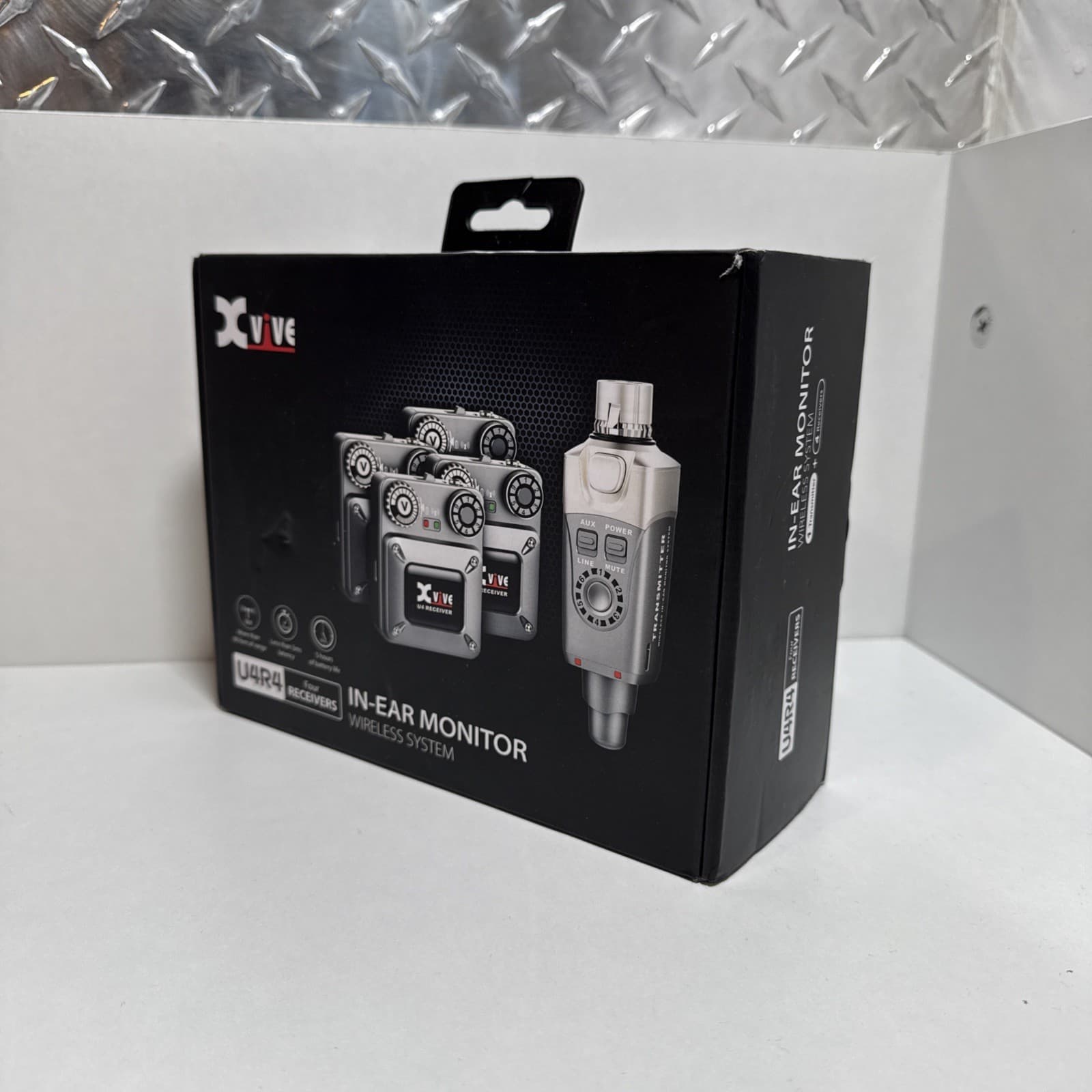 XVive U4R4 In-Ear Monitor Wireless System Transmitter One and Four Receiver 5
