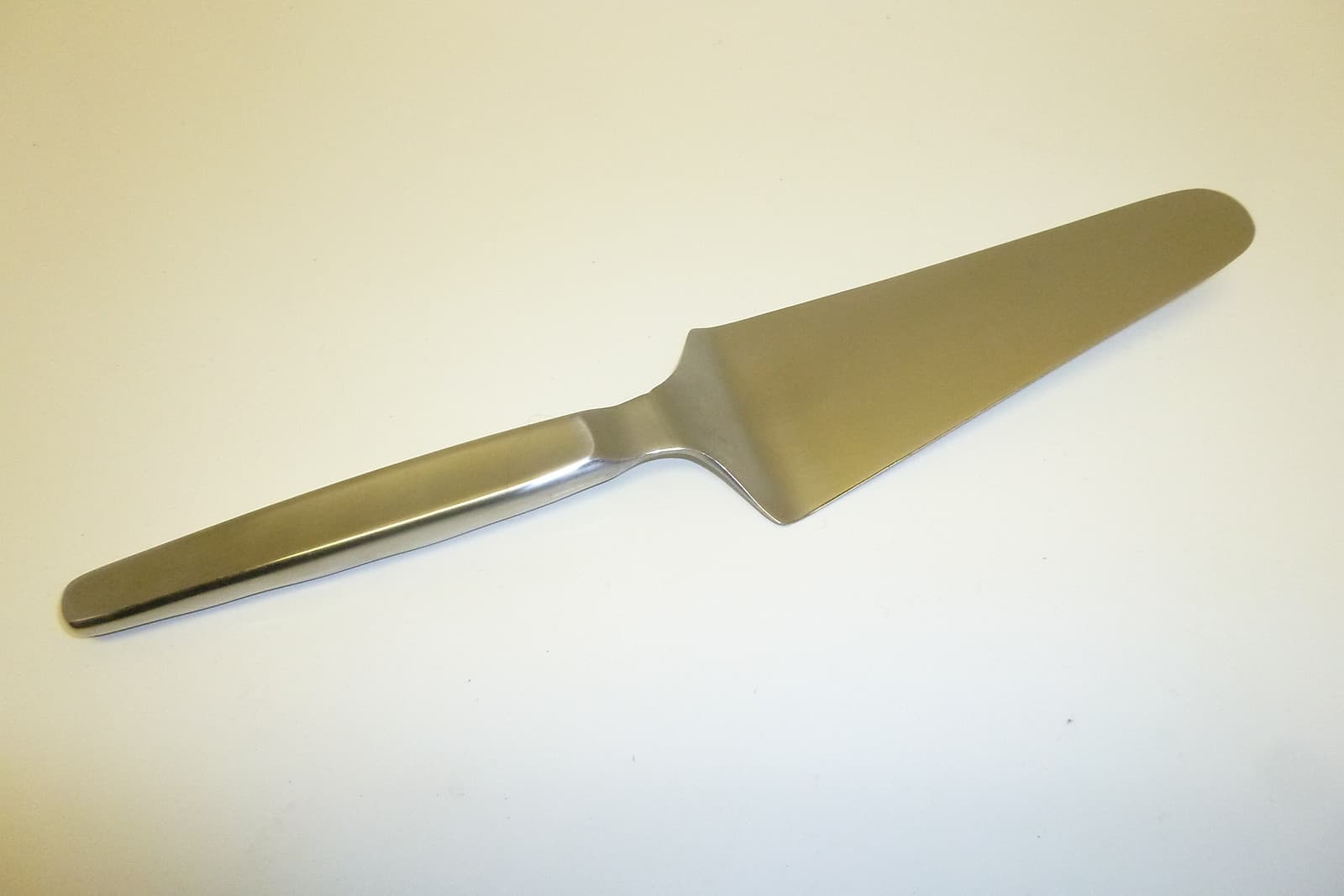PIE SERVER 10 1/2'' STAINLESS STEEL INTERNATIONAL EDGE TOOL CO.