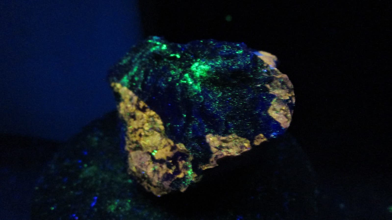 Fluorescent Fluorapatite and Fluorite mineral rock T1 2