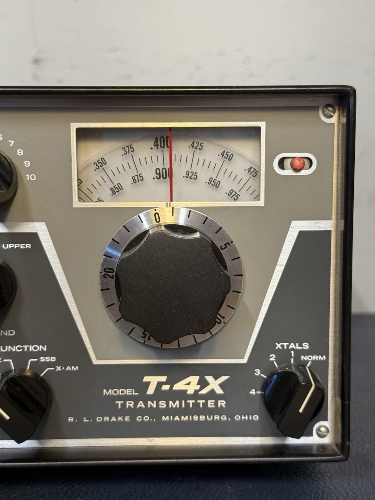 DRAKE T-4X HF TRANSMITTER (SN-11638) Working Powers On & Good Bias 5