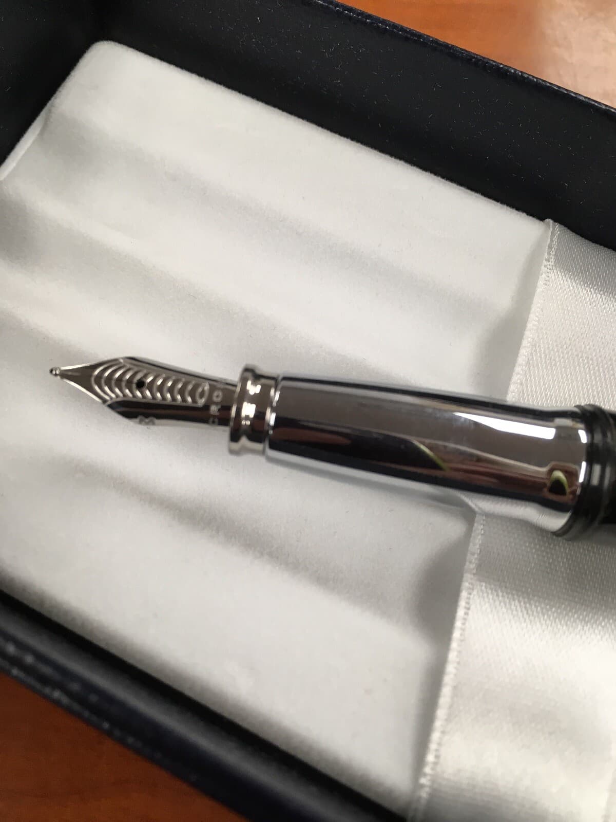 Cross Dubai Black Lacquer/Chrome Trim “M” Nib Fountain Pen 5