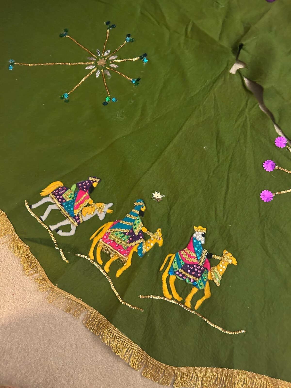 Vtg Handmade Xmas Tree Skirt 3 Wise Men Green Felt Sequins Complete Bucilla RARE 2