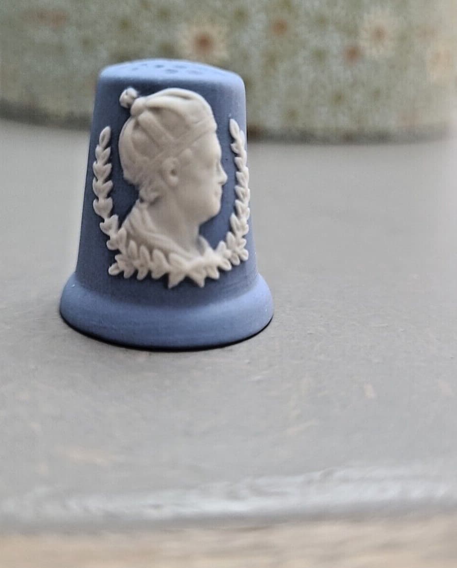 Jasperware Wedgwood Blue Thimble Kings & Queens of  England Collection George 1 3