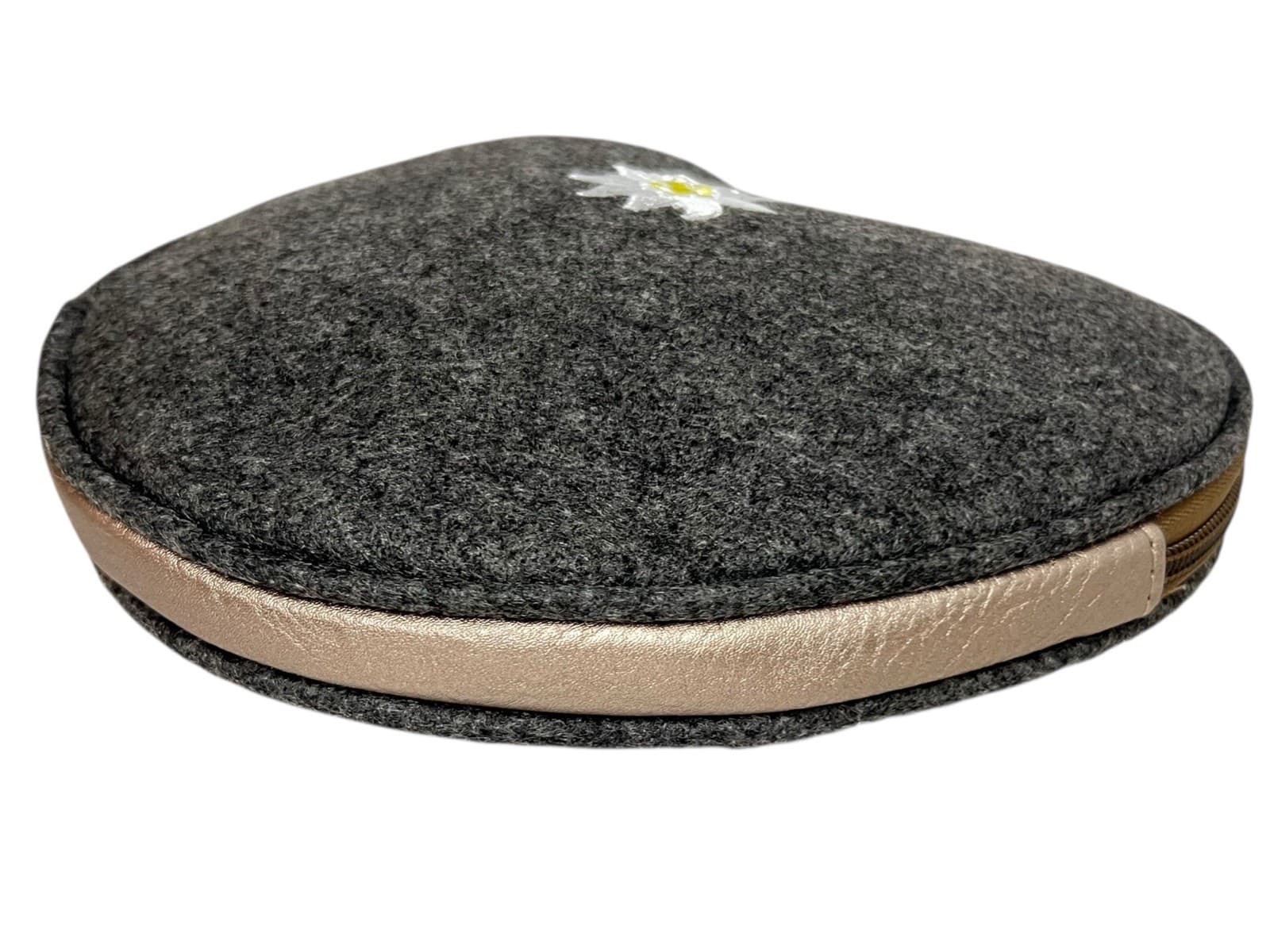 Lufthansa Airline German Edelweiss Heart Shaped Amenity Oktoberfest Toiletry Bag 3