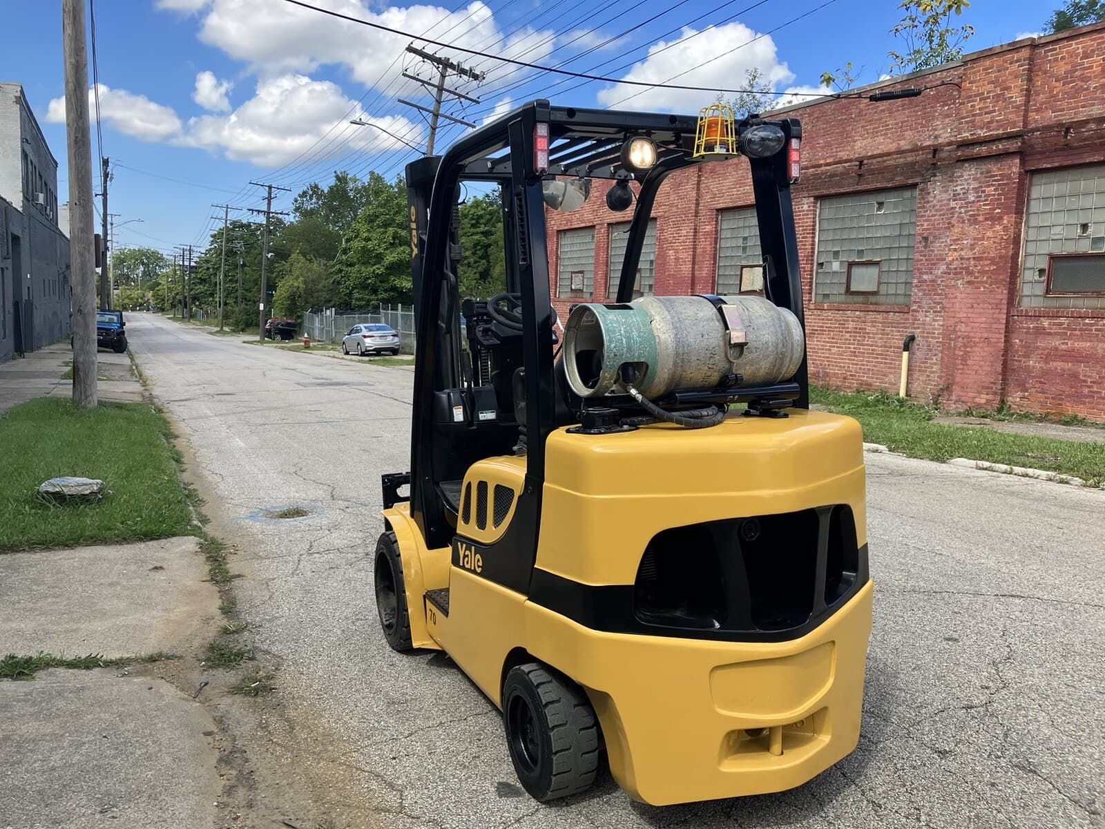 2016 Yale 7000 Forklift With Side Shift and Triple Mast 2
