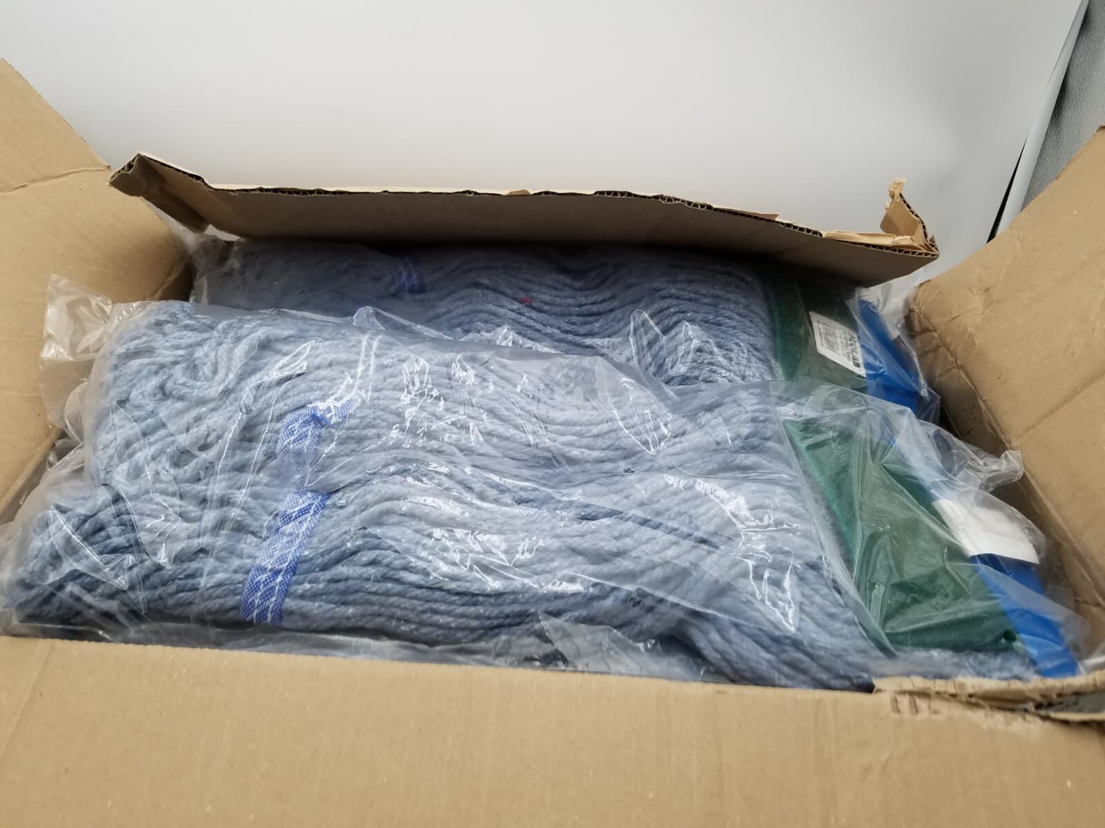 Ecolab 17 oz Loop end Mop 89990395 Case of 12 Mops 4