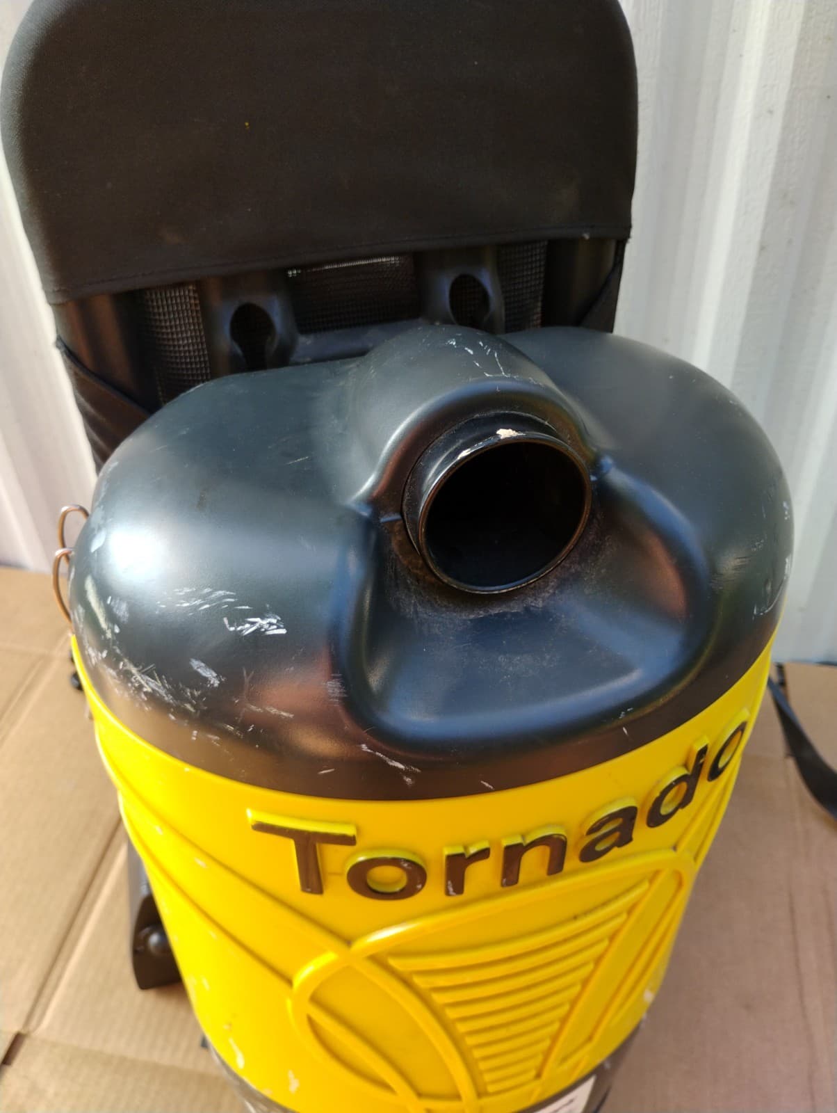 Tornado Pac-Vac 6 Roam, 6 Quart Battery Powered Backpack Vacuum 93016B-1 6