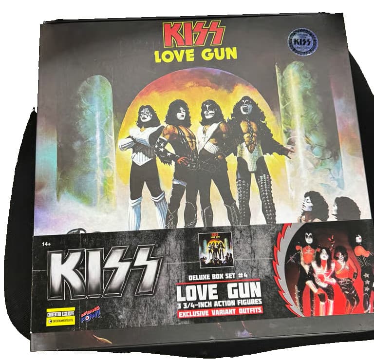 Kiss love gun action figures sdcc entertainment earth convention exclusive