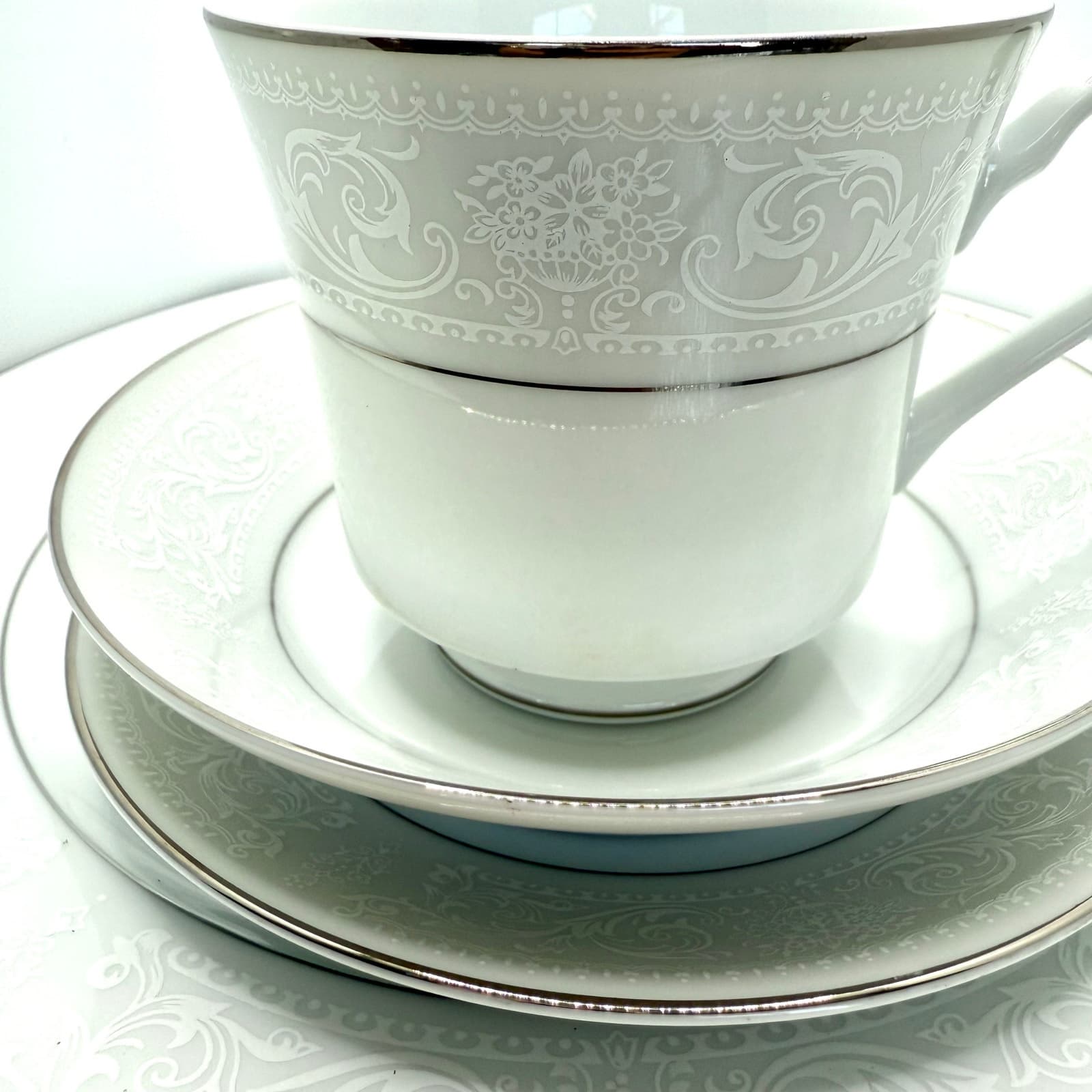 VTG NOS Salem 4 Piece Place Setting for One White/Silver Translucent China Japan 4