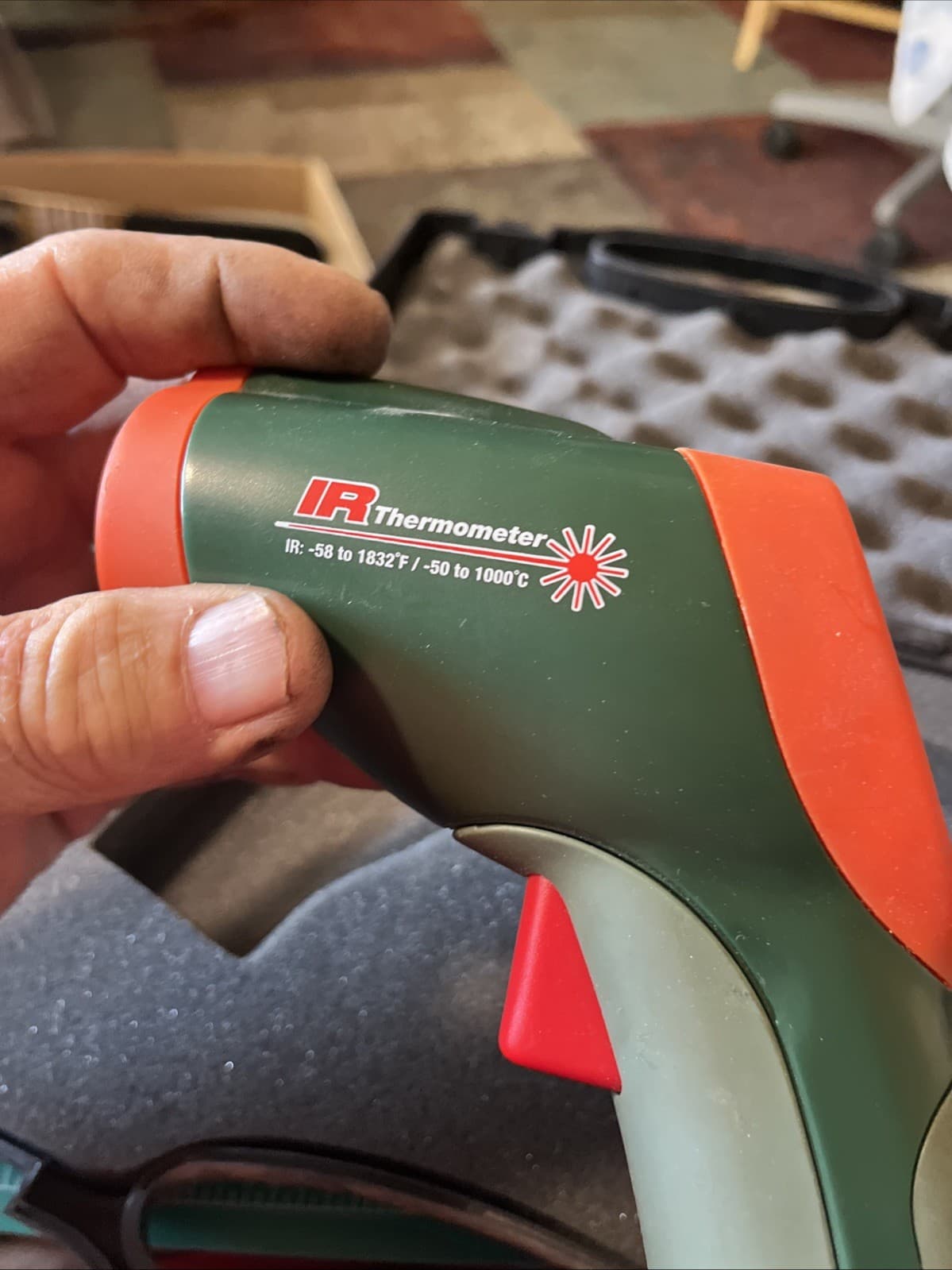 Extech High Temperature InfraRed Thermometer Model 42542 w/ Case 3