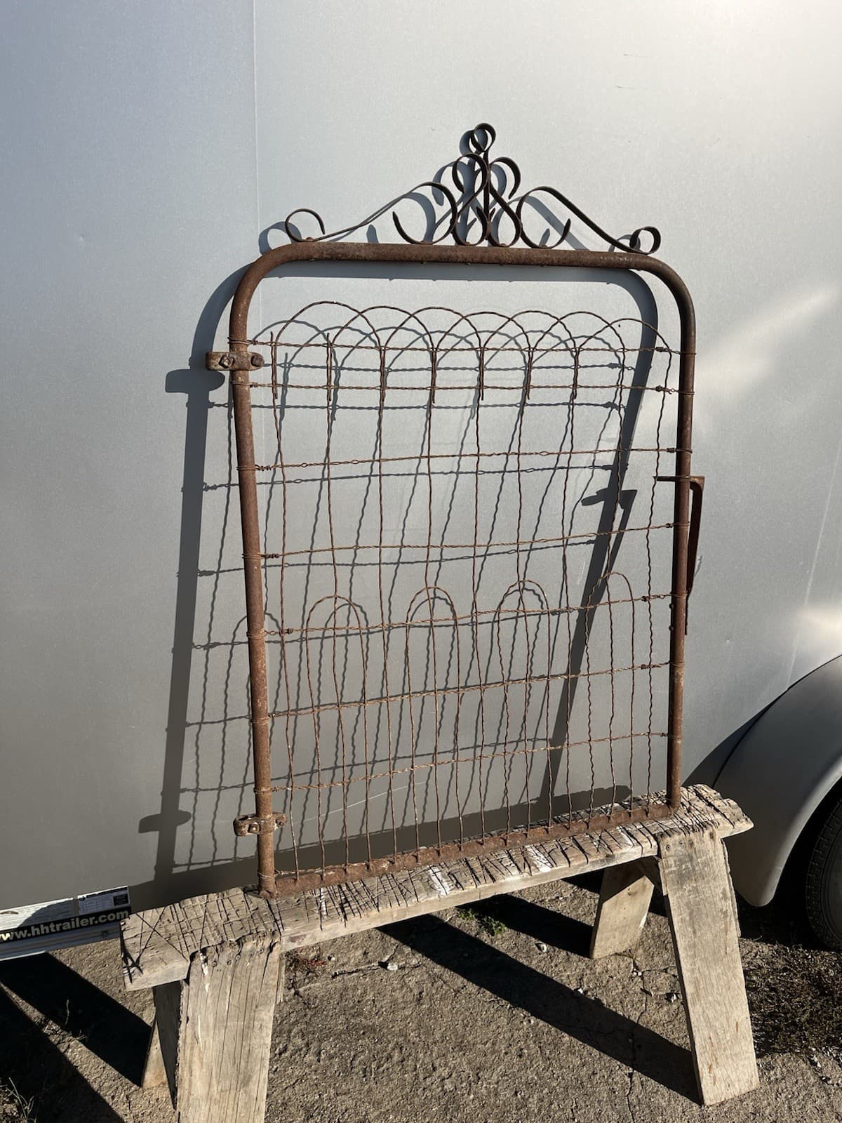 antique 3’ by 49” metal garden gate with latch with kinky loop top wire 2