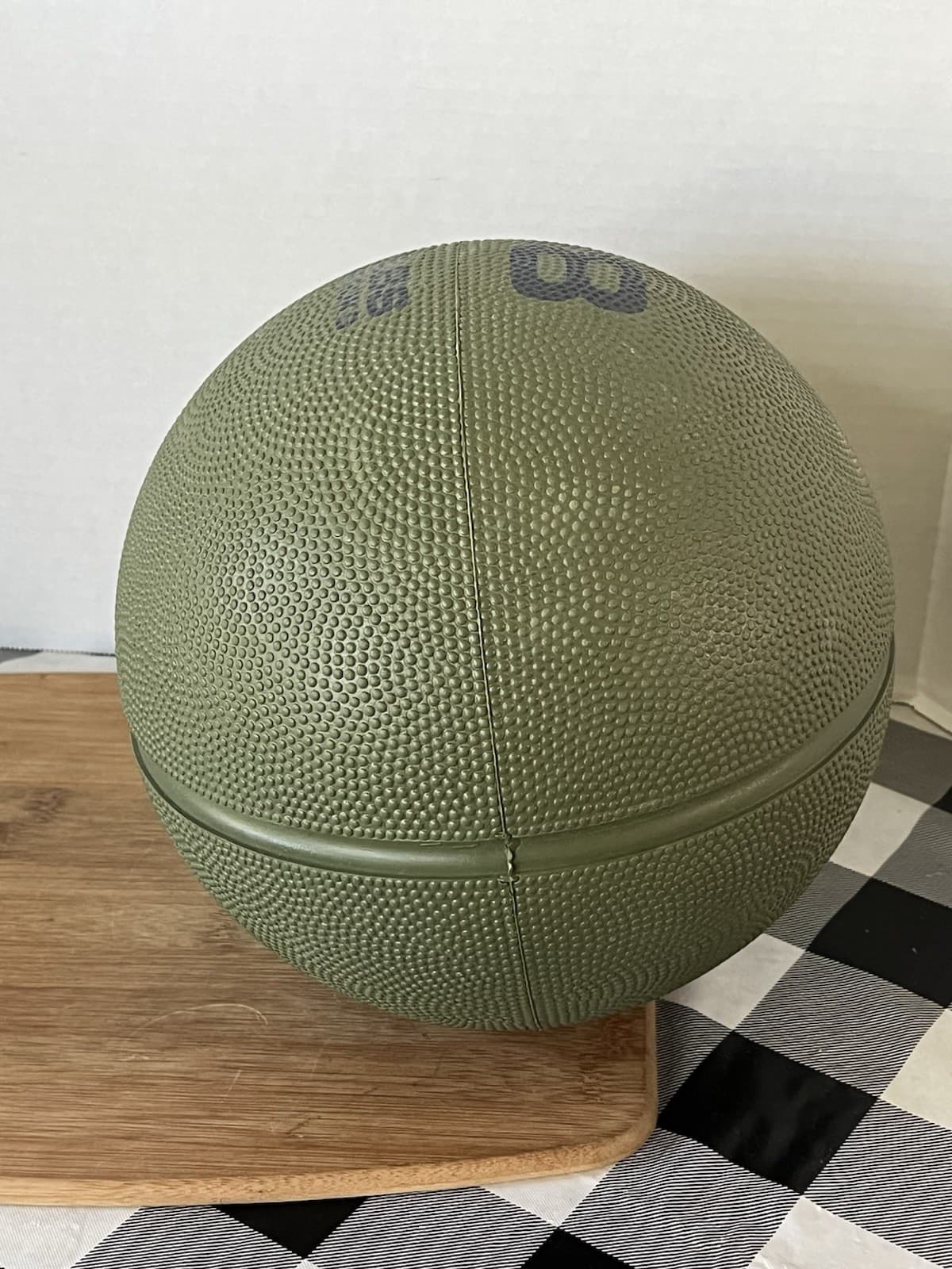 Reebok 8lbs Exercise Medicine Workout Ball with handle 3